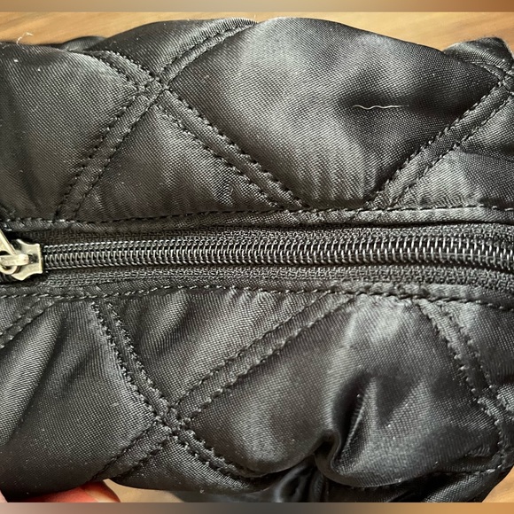 EUC Eddie Bauer quilted shoulder bag. Black. Lots of room! - Picture 9 of 15